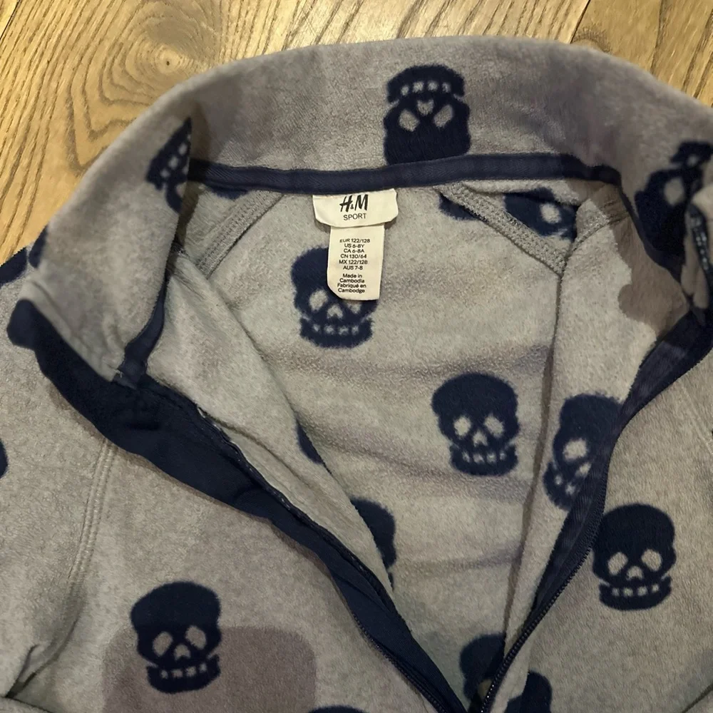 ✨5/$30✨Kids Skull Print Fleece Jacket - Gray size 6/7 - Picture 5 of 7